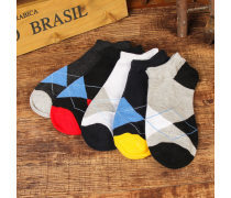 今夏必buy！潮流襪子新風尚，穿出你的個性態度