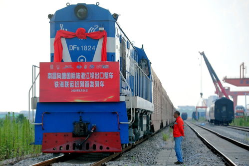 南昌向塘國際陸港首列商品汽車整車出口鐵海聯(lián)運外貿(mào)班列開行
